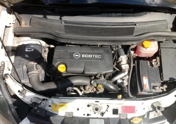 Opel Zafira cena 13500 przebieg: 309000, rok produkcji 2011 z Góra małe 121